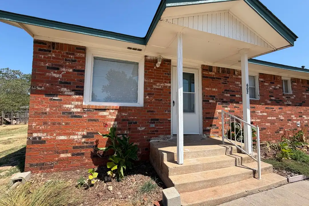 607 Maguire Rd unit 607 E. Maguire – photo 1 of 19