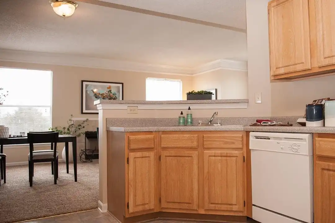 Waterford Place Apartment Homes - Vista 2