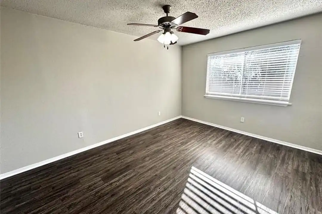 2508 S Center St - More