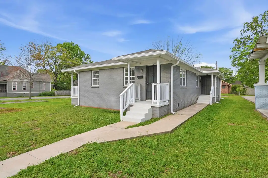 1320 S Summit St - View 2