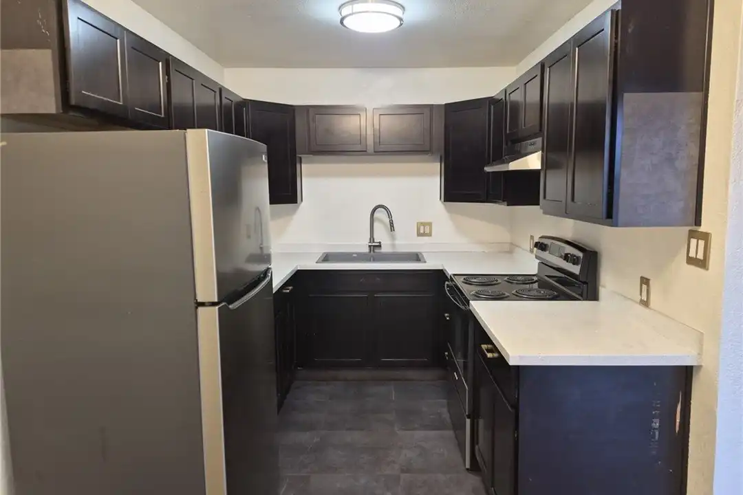 1831 N Walnut Rd #C – photo 1