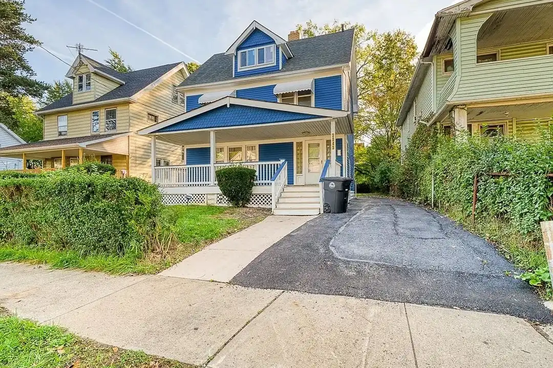 2943 E 130th St – photo 1