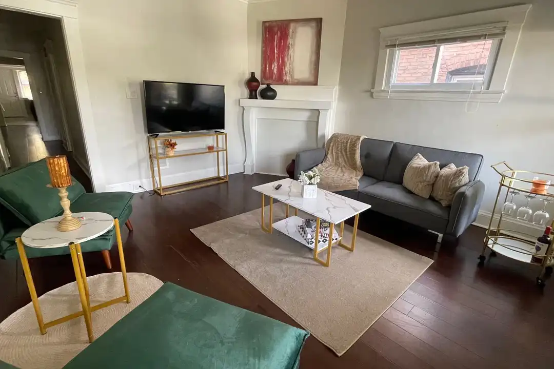 1446 E 115th St unit 3 – photo 1