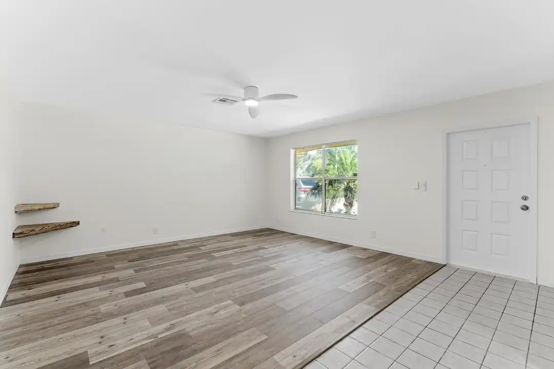 13868 York Ct - More