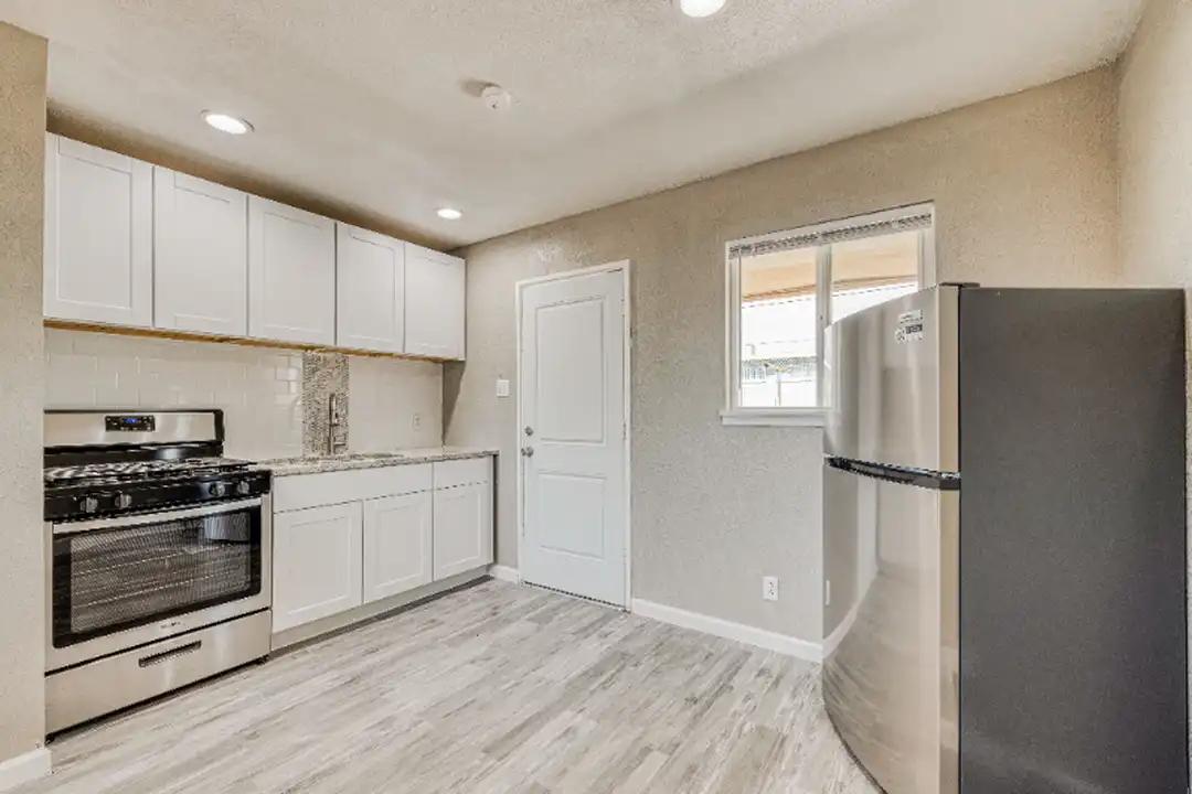 8709 Lawson St unit 4 – photo 1