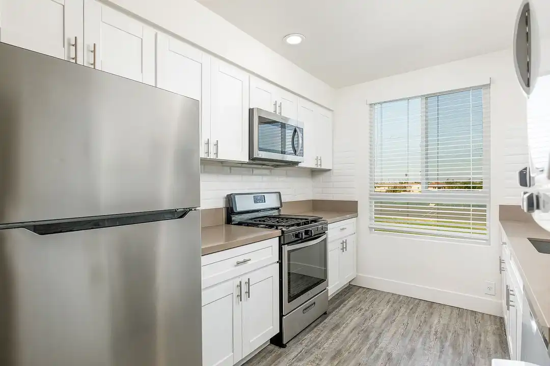 Laurel Pointe Apartments - View 2