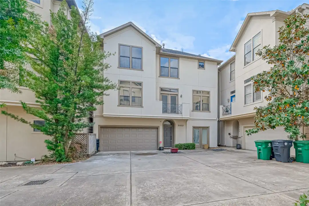 Apartment in Houston - View 2