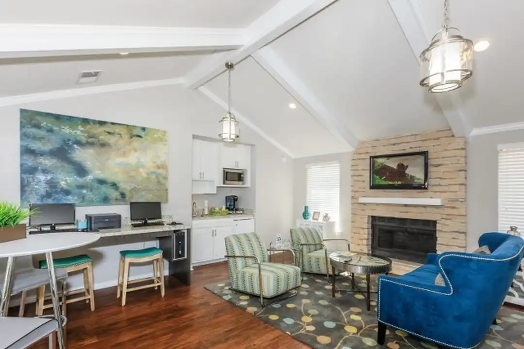 1964 Oak Creek Ln - More