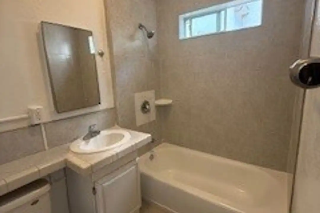 2175 Chestnut Ave unit 4 - View 6