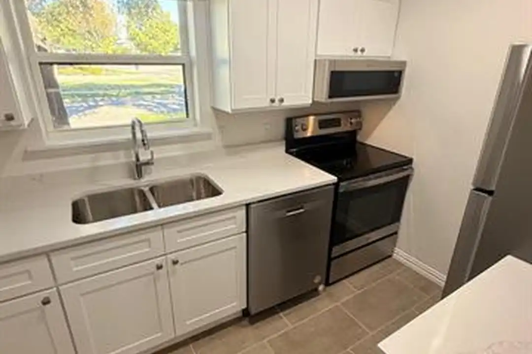 Apartment in Highland Park, Dallas - View 2