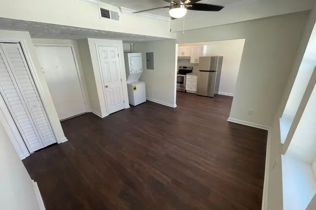 386 Parkway Dr NE unit 306 - View 2