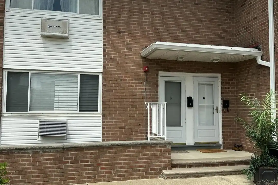 35 Sternberger Ave #H – photo 1 of 12