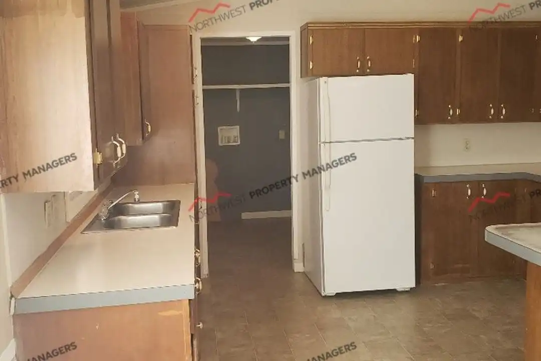 2495 NE Kresky Ave unit #165 - More