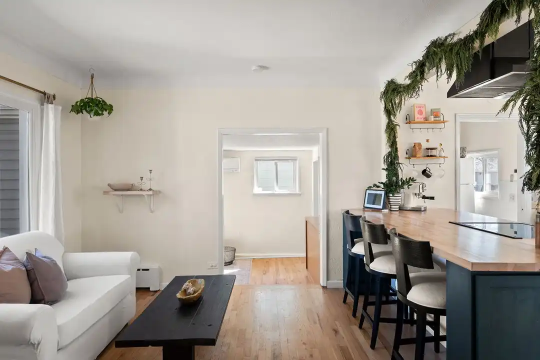 House in Englewood - View 4
