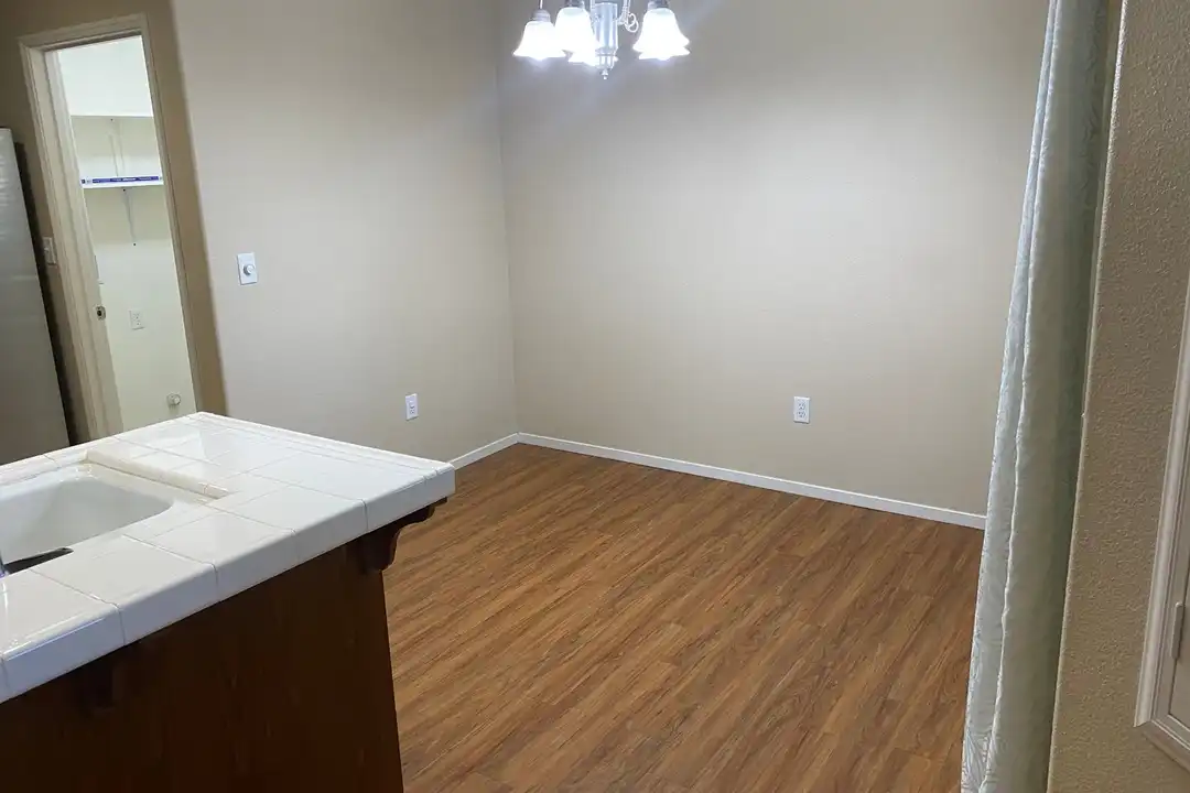 House in Tulare - View 5