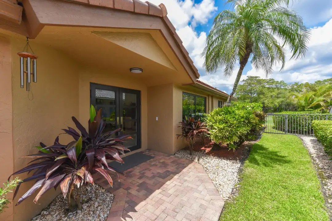 11204 Cloverleaf Cir - View 6