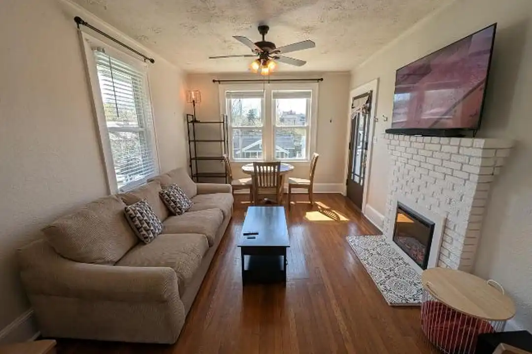 28 Woodrow Ave - More