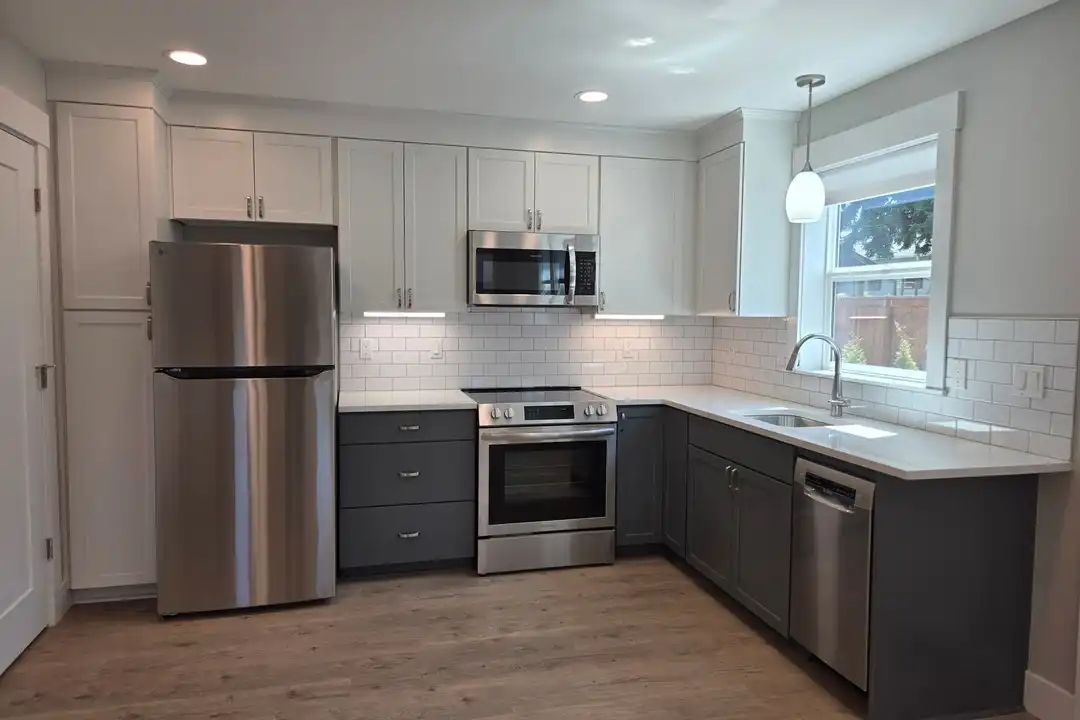 9136 N Portsmouth Ave unit Unit B - View 3