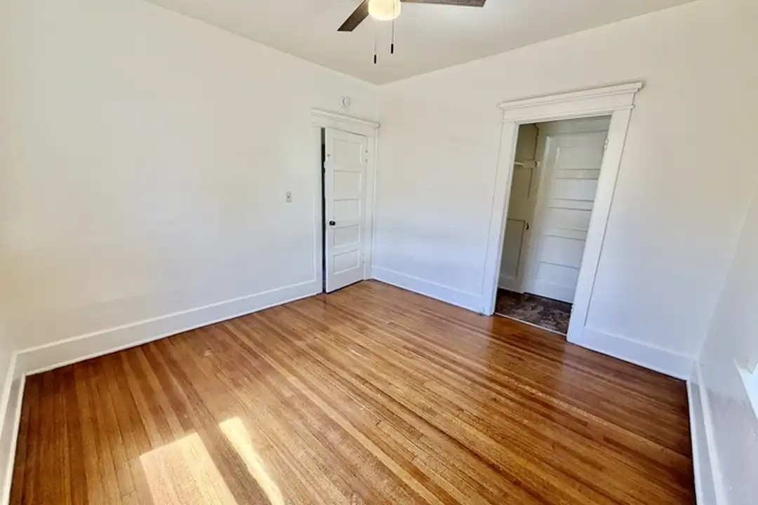 1905 32nd St - View 6