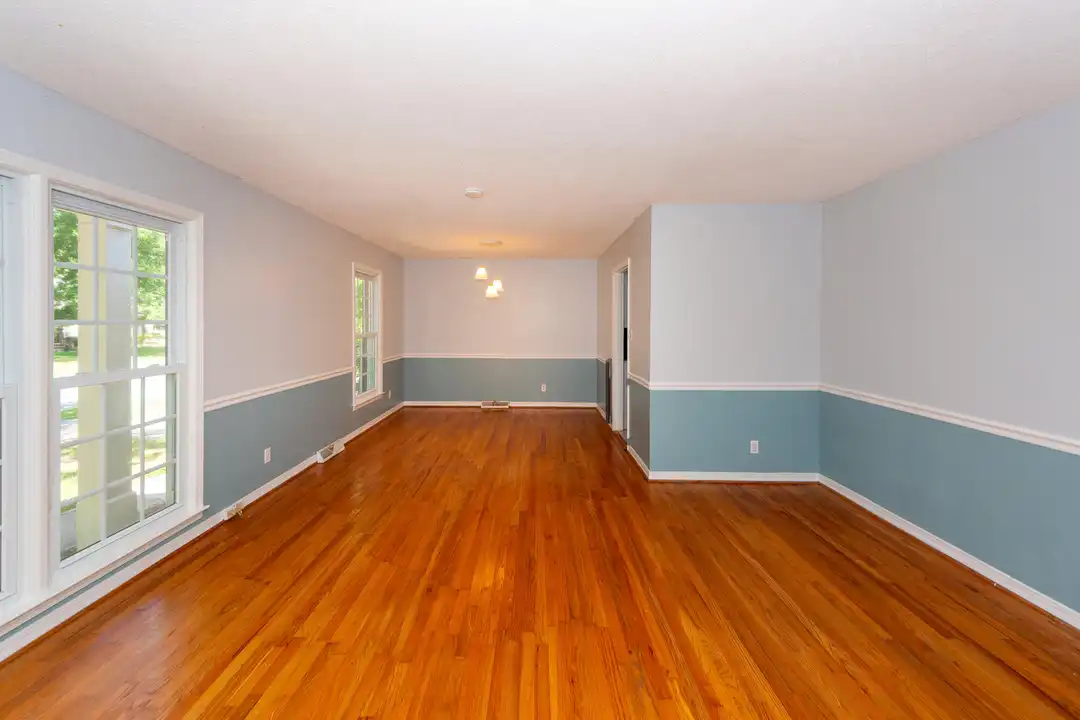 109 Runnymede Ln - View 5