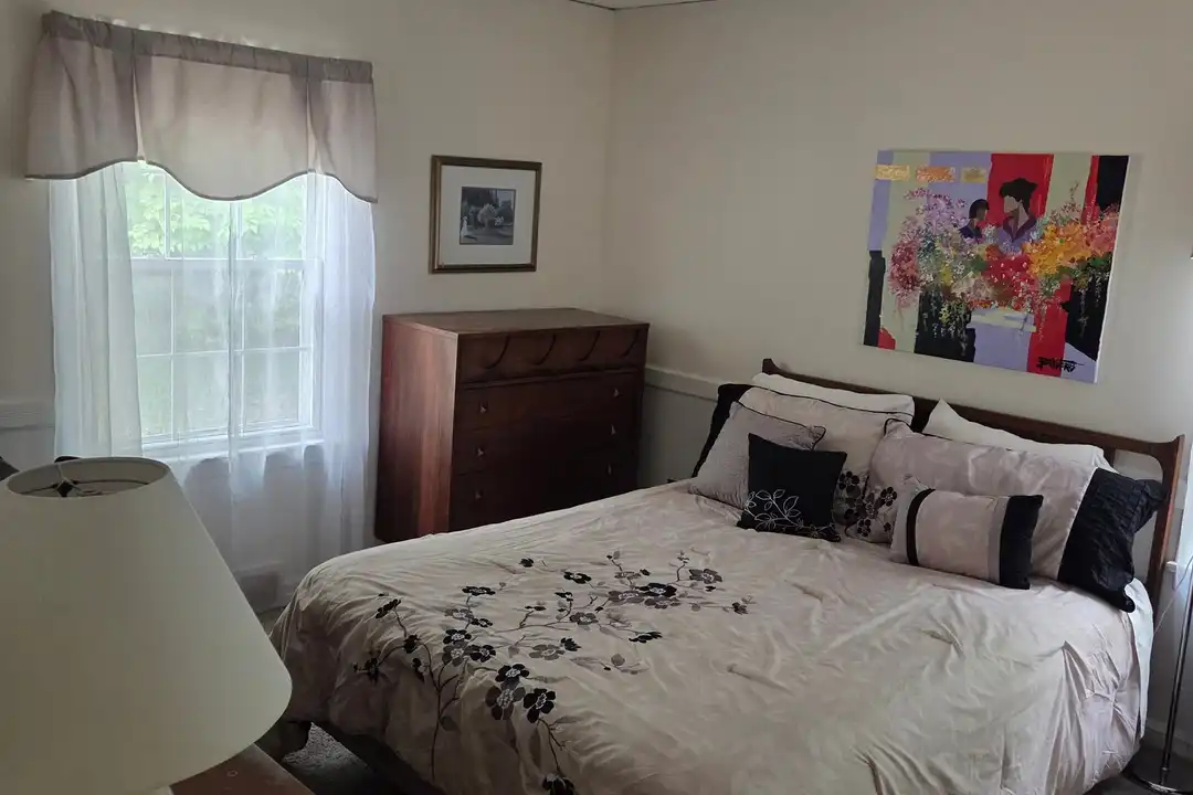 164 Wilbur Blvd – photo 1 of 7