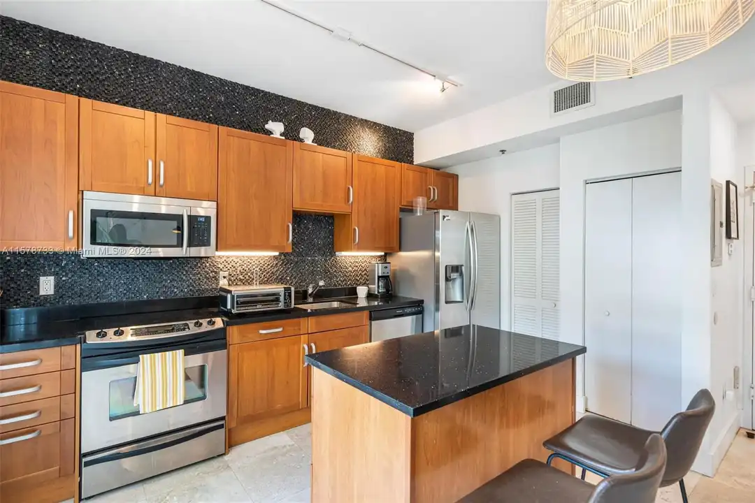 1545 Jefferson Ave - View 4