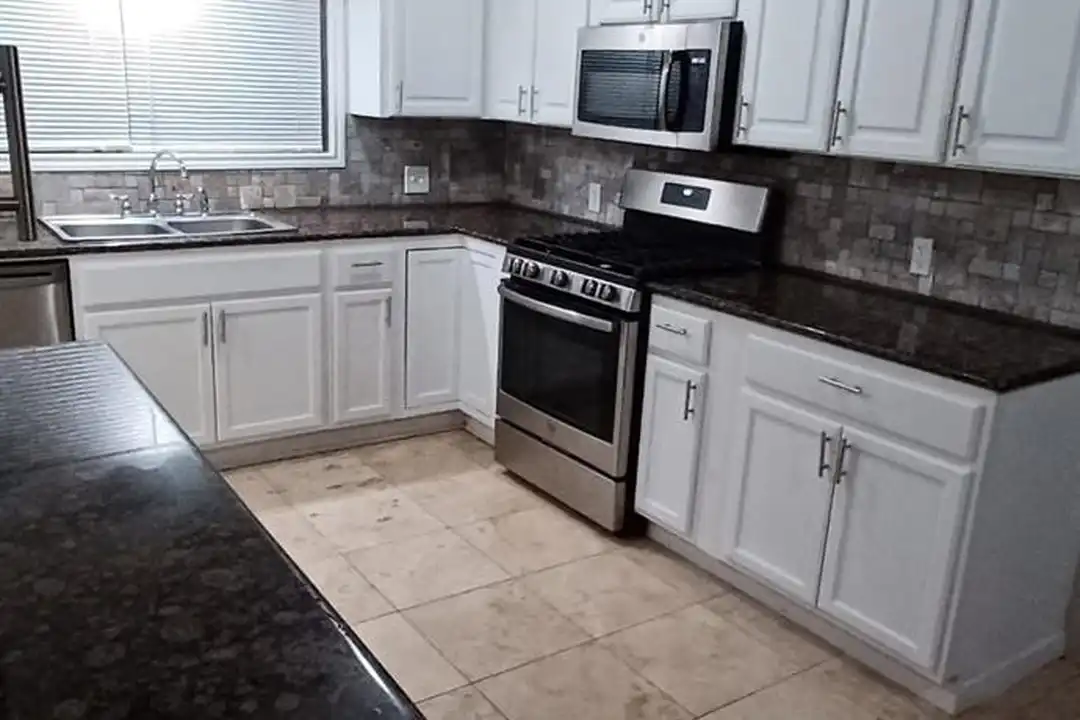 1017 Oak Dr - View 6