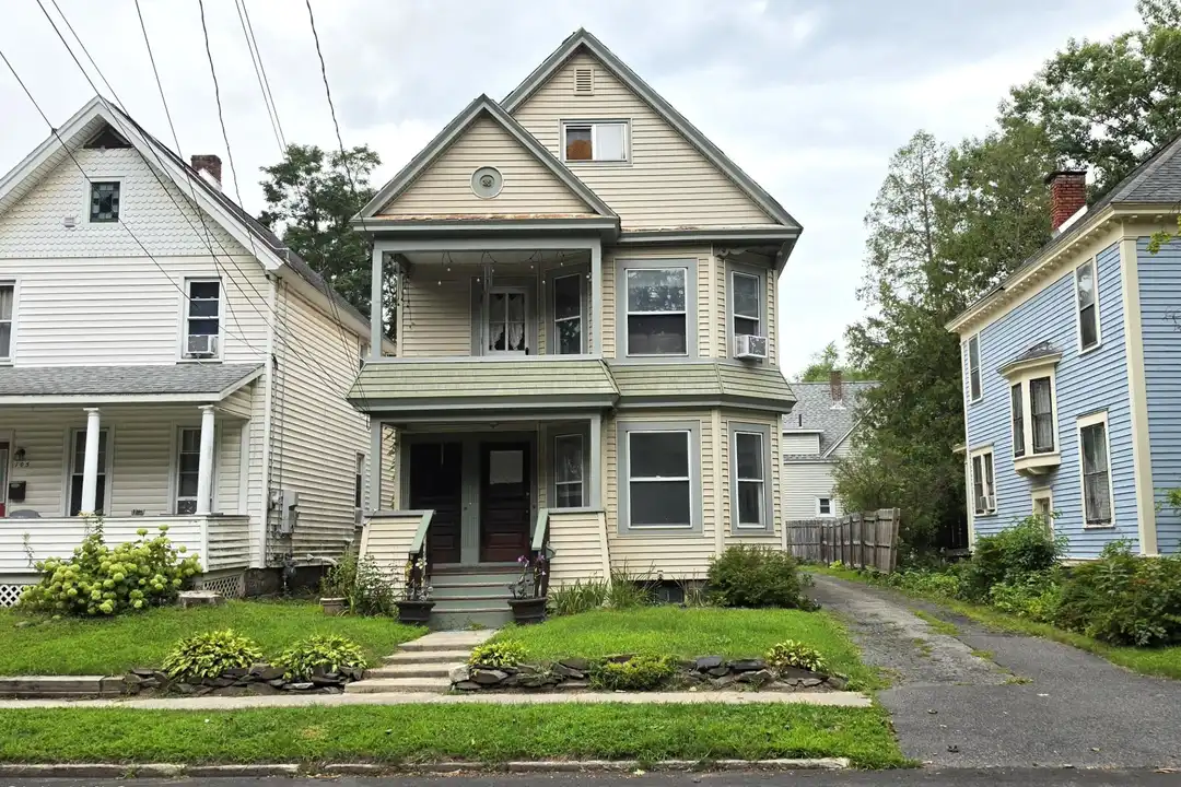 107 North Ten Broeck Street – photo 1 of 11
