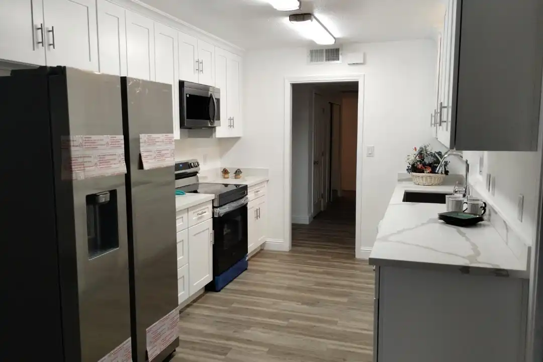 637 Grambling Ct - More