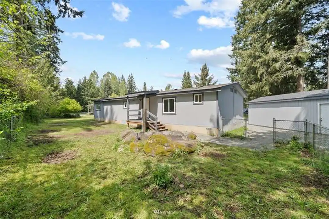 8740 Boxwood Ct SE - View 4