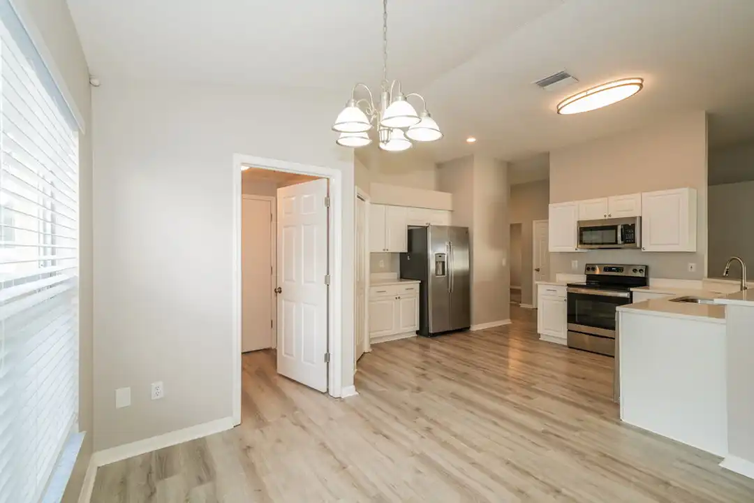 3304 Pin Oak Ln - More