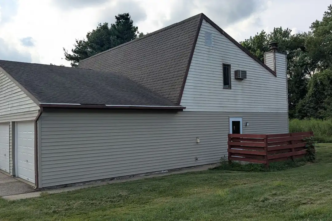 819 Kerns Dr NE unit Apt A (Loft) – photo 1 of 18