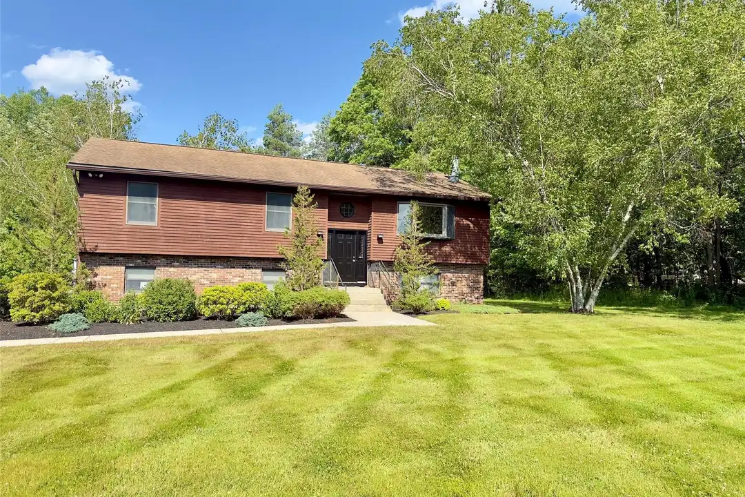 709 Bloomingburg Rd, Bloomingburg – photo 1 of 10
