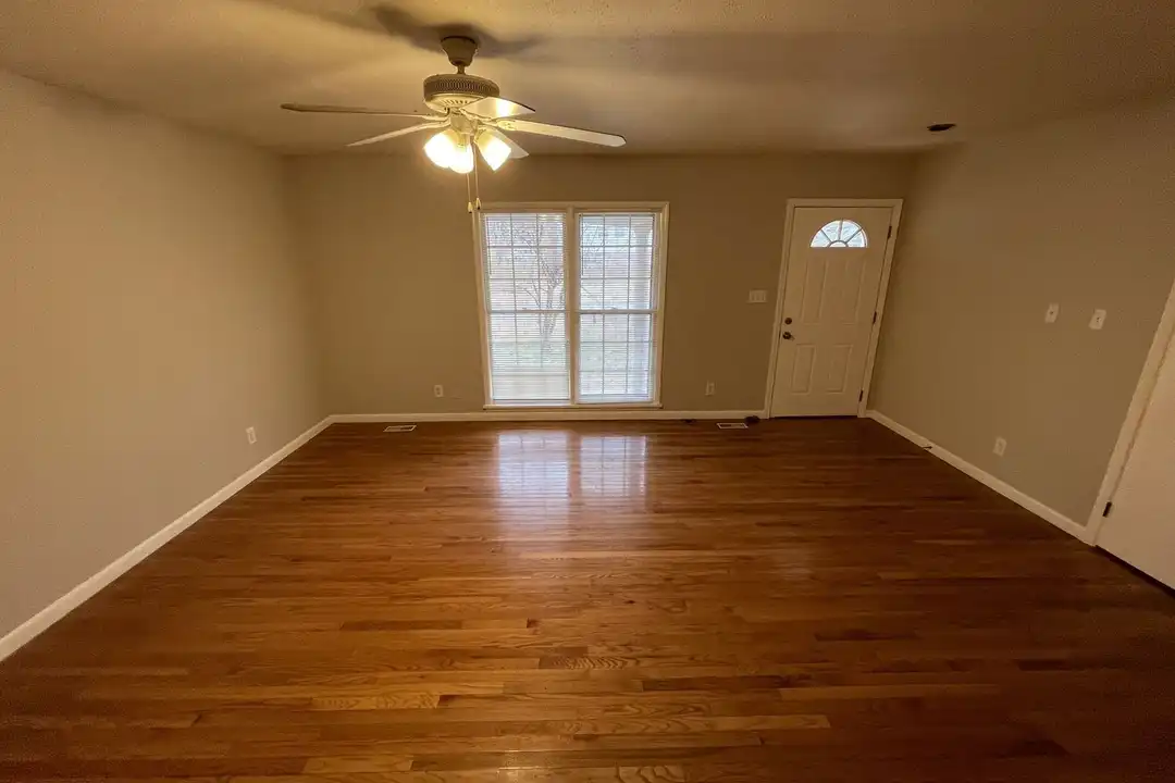 2902 Highbrook Ct - More