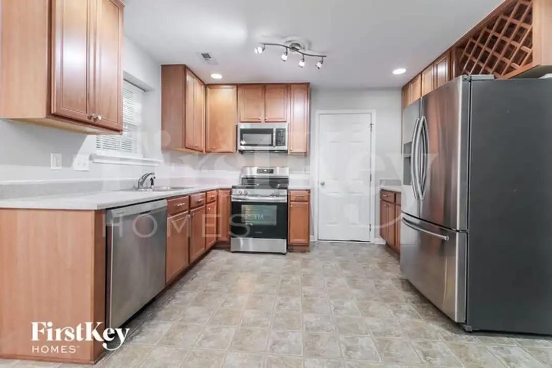 803 Steamboat St - View 6