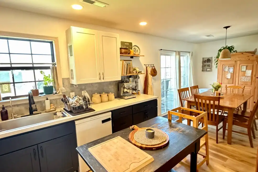 60 Carriage House Dr - View 2