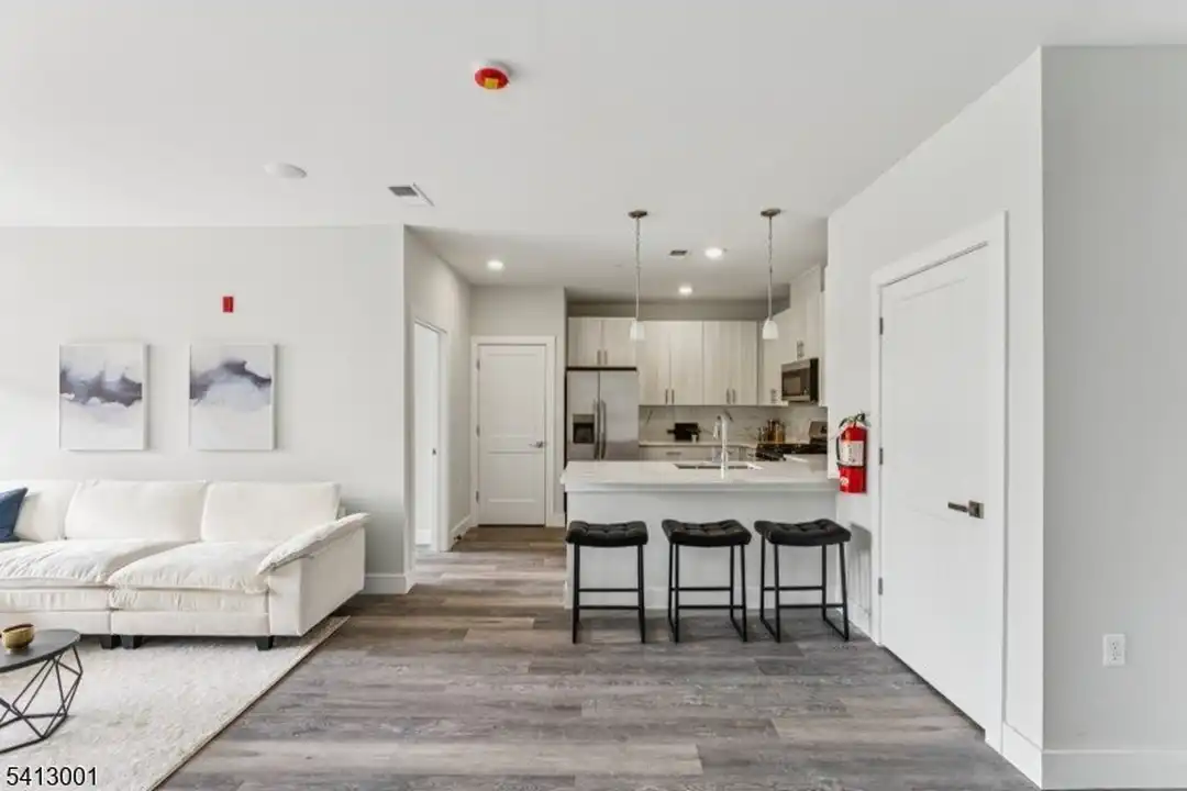 140 W Webster Ave #127 - View 5