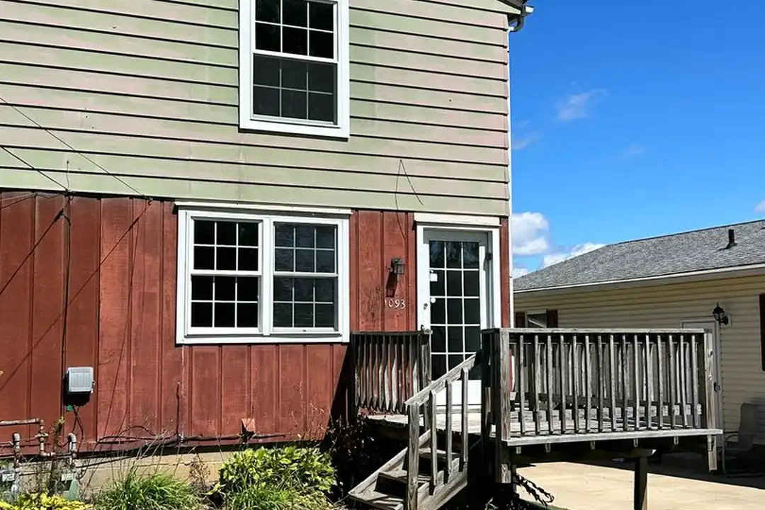 1093 Stratford St – photo 1 of 19
