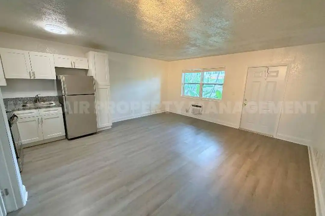 240 SW 8th St - View 5