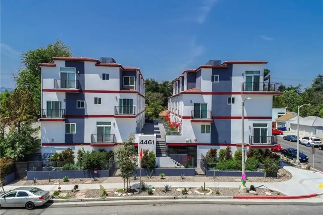 Apartment in Los Angeles - View 3