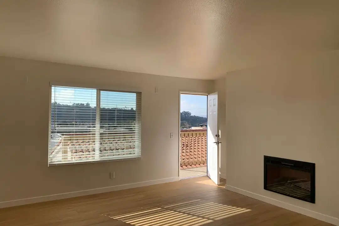 Apartment in San Diego - View 2