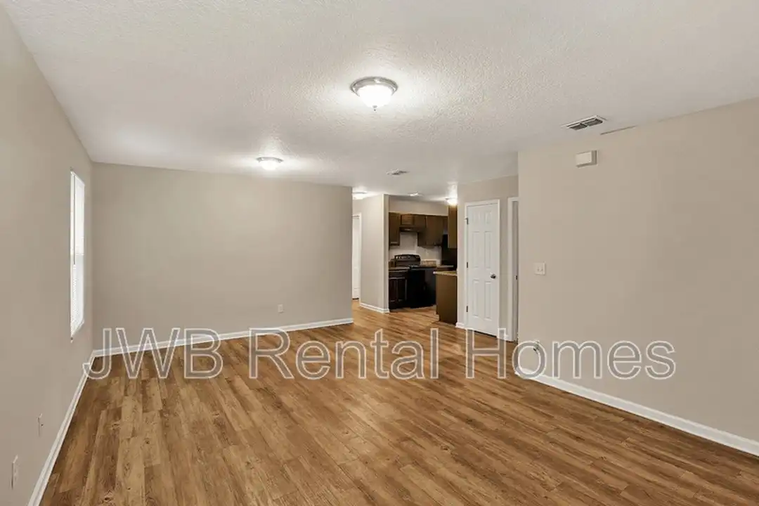 5658 Doeboy St – pohled 3