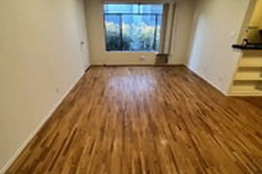 Apartment in Los Angeles - View 4