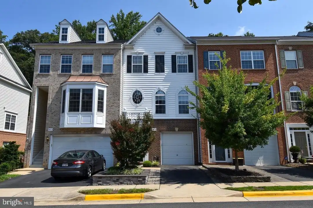 7810 Locust Leaf Ln – photo 1