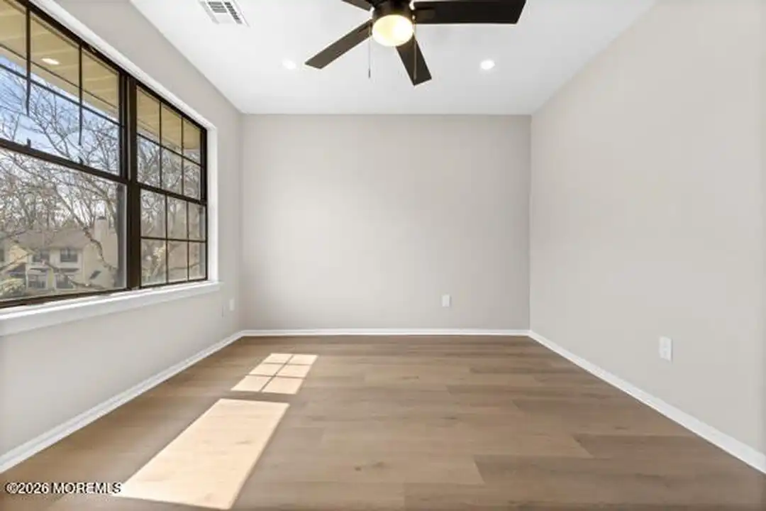 805 Arlington Dr - View 6