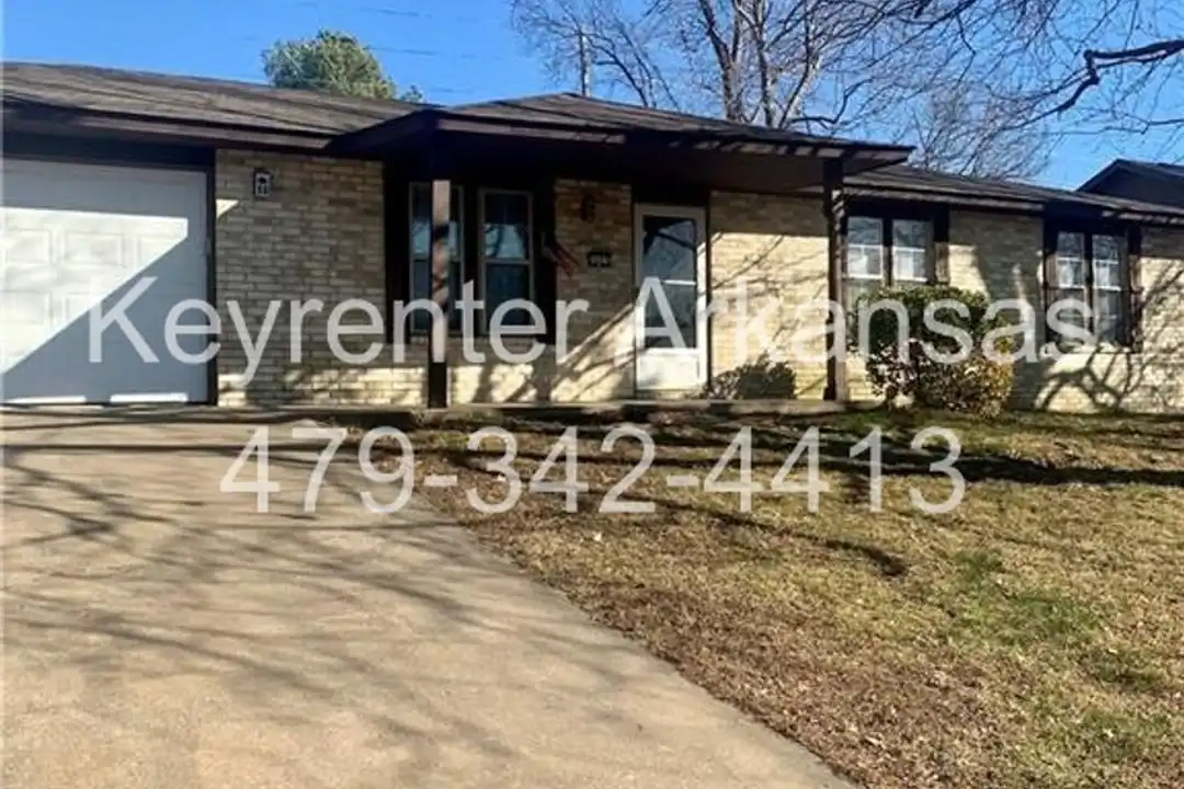 2607 Lee St - View 2