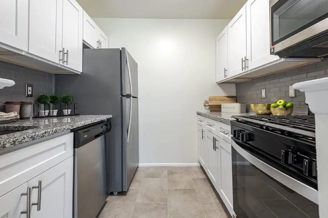 安住屋 Hillcrest Village Apartment Homes - 1515 Hillside Ave - Niskayuna