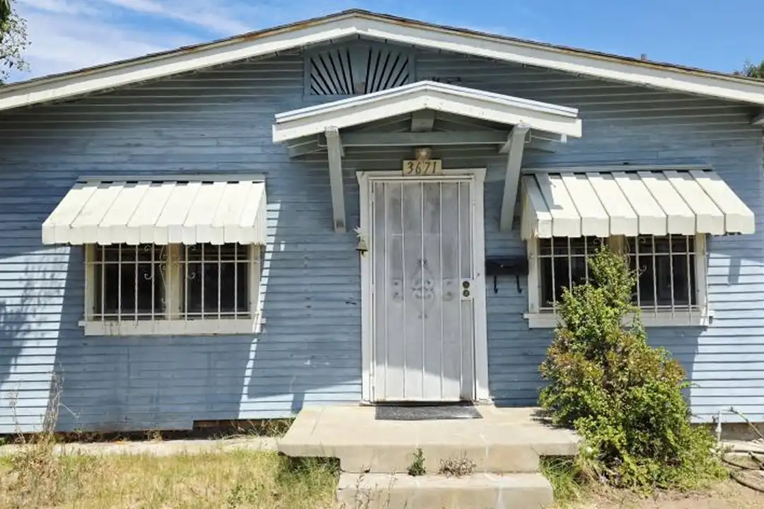 3671 Roselawn Ave – photo 1