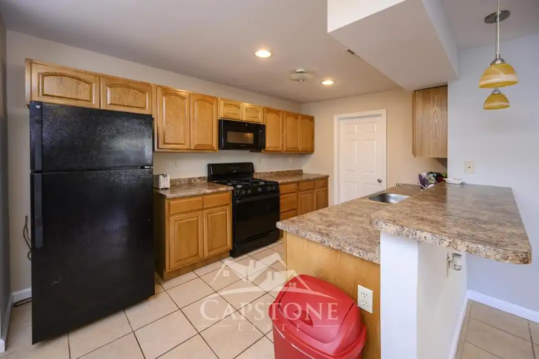 Apartment in Newark - View 4
