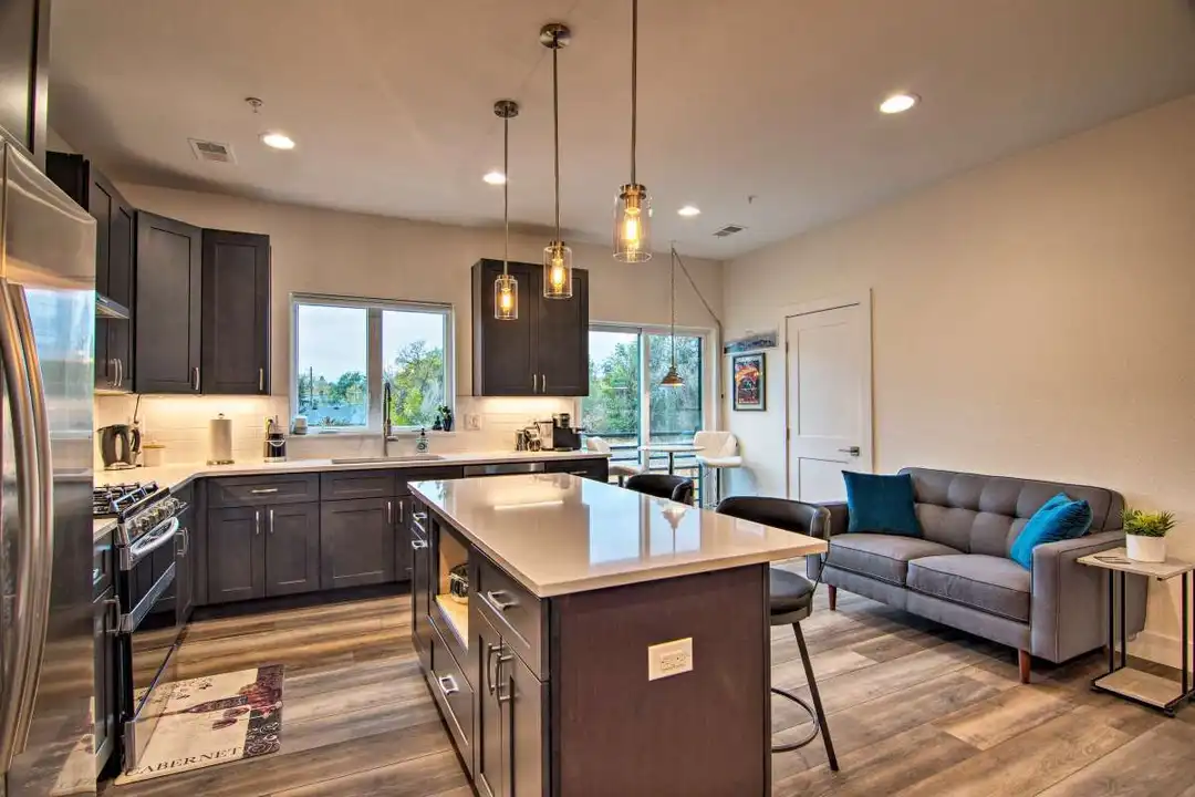 Apartment in Louisville - More